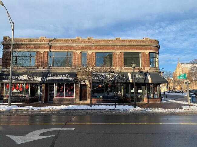 Delaware - 2912 Delaware Ave