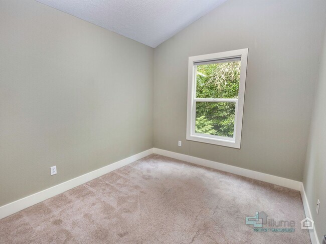 Building Photo - !!! STUNNING  3 Bedroom and 3 Bathroom !!!...