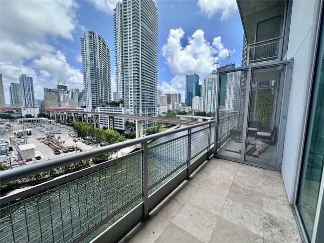 Foto del edificio - 690 SW 1st Ct
