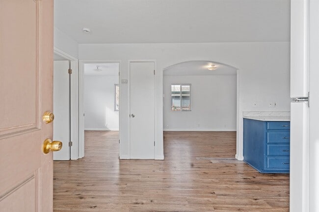 Building Photo - Adorable 1 Bedroom Unit!