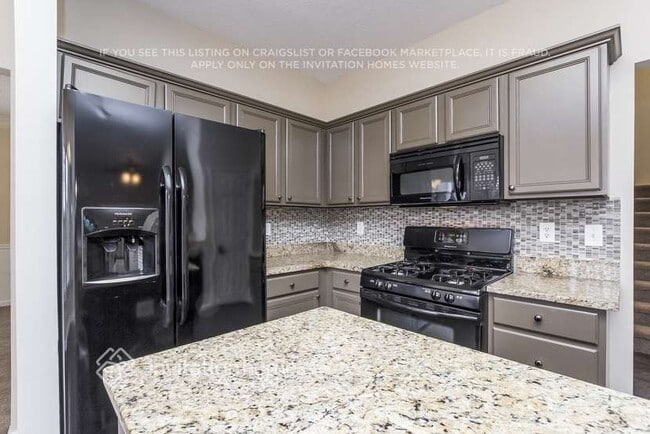 Foto del edificio - 7010 Surrey Dr