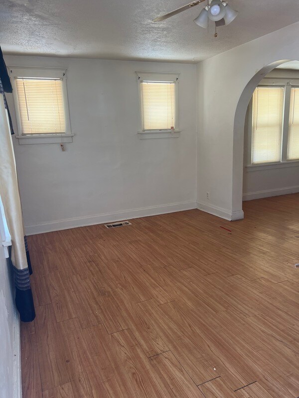 Foto del edificio - 8836 Ramona Ave