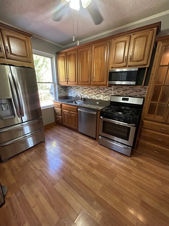 Building Photo - 131 5th St