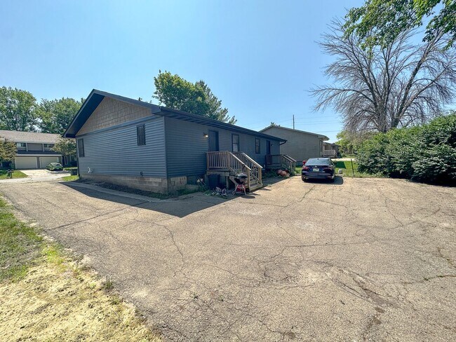 Foto del edificio - 1317 Woodstock Ave