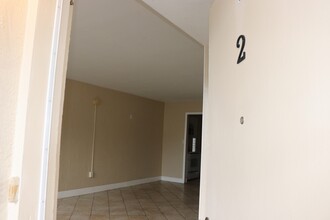 Building Photo - 4923 Vincennes Ct