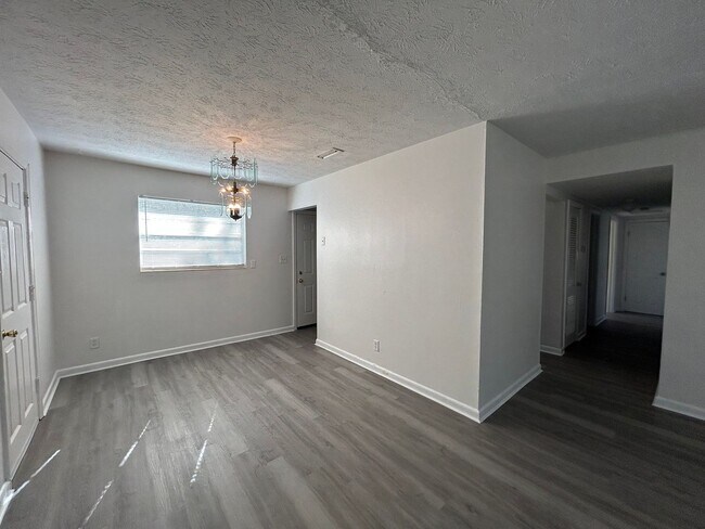 Foto del edificio - Partially renovated 3/2 Home in Arlington!