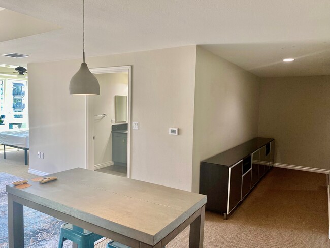 Building Photo - 875 G St