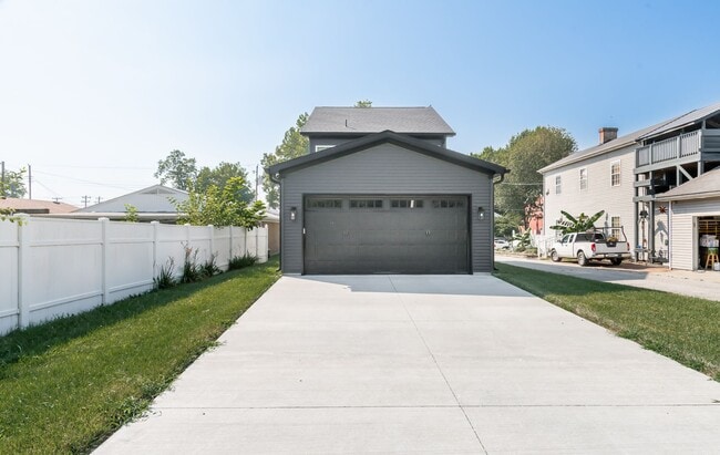 Foto del edificio - Do Not Miss this Beautiful piece of property.