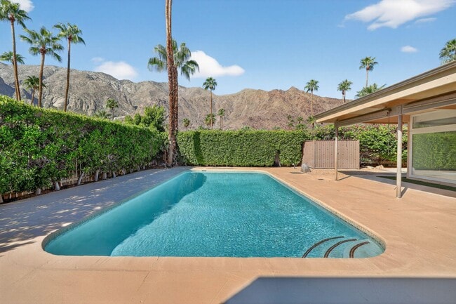 Foto del edificio - 985 N Tuxedo Cir