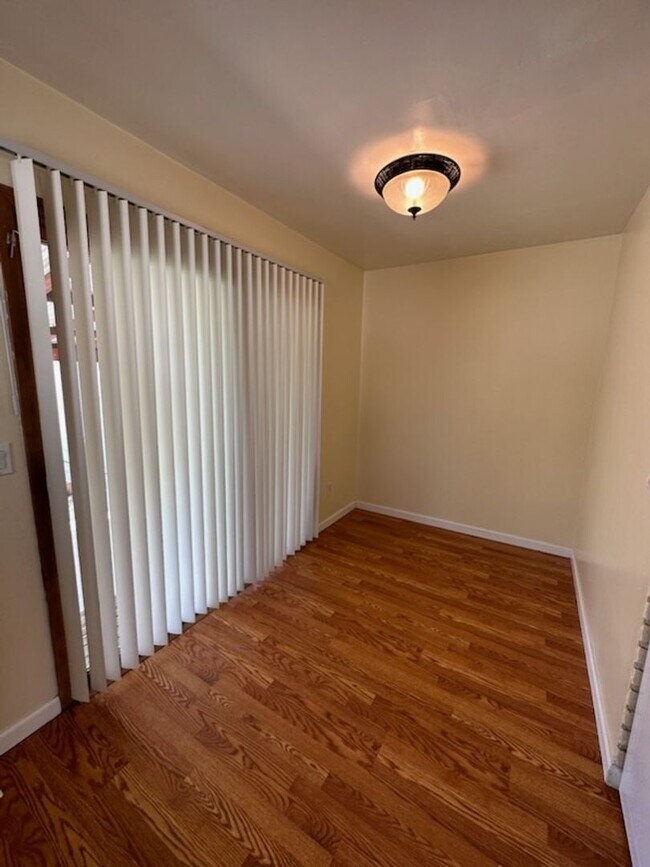 Foto del edificio - 2 Bedroom House on West End with Beautiful...