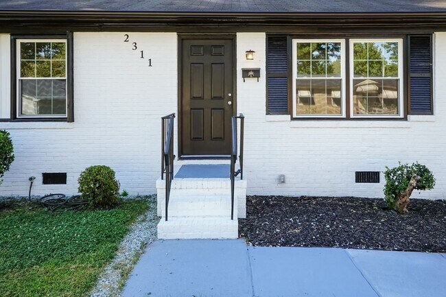 Foto del edificio - Three Bedroom Home!