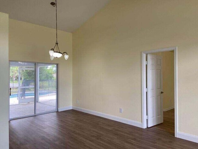Building Photo - 2752 SW Ensenada Terrace