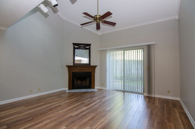 Photo - 313 Yorkshire Cir Townhome