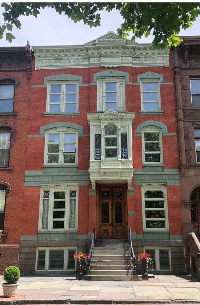 Building Photo - 218 3rd St