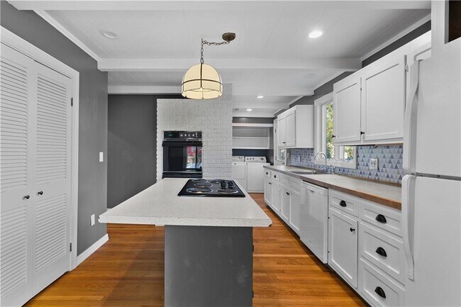Building Photo - 44 Whitwell Ave