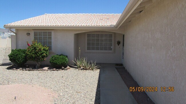 Building Photo - 3 Bed 2 Bath 2 Car Garage