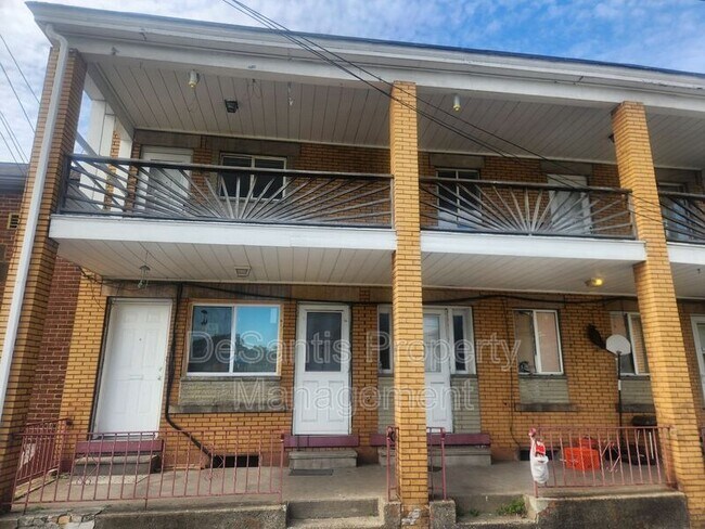 Foto del edificio - 446 Waddell Ave