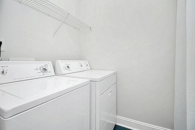 Building Photo - One -bedroom 5 mins from uptown Charlotte!...