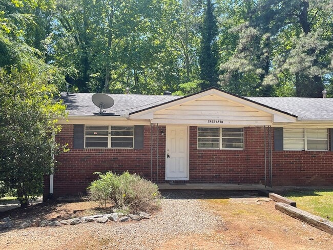 One bedroom, 1 bath Apartment on Airport Drive! - One bedroom, 1 bath Apartment on Airport Drive!