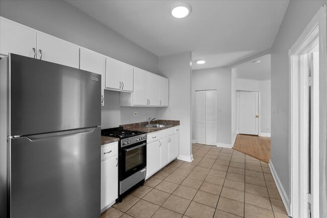 Building Photo - 5020 S Blackstone Ave