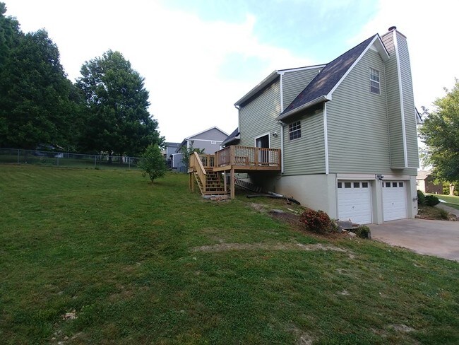 Building Photo - 2420 Chimney Ridge Rd