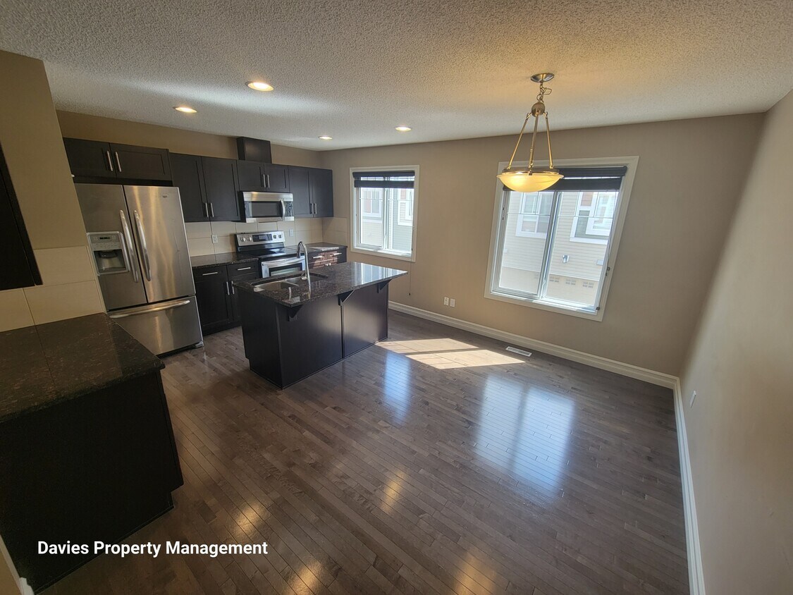 Photo principale - 14621-14121 121 St NW