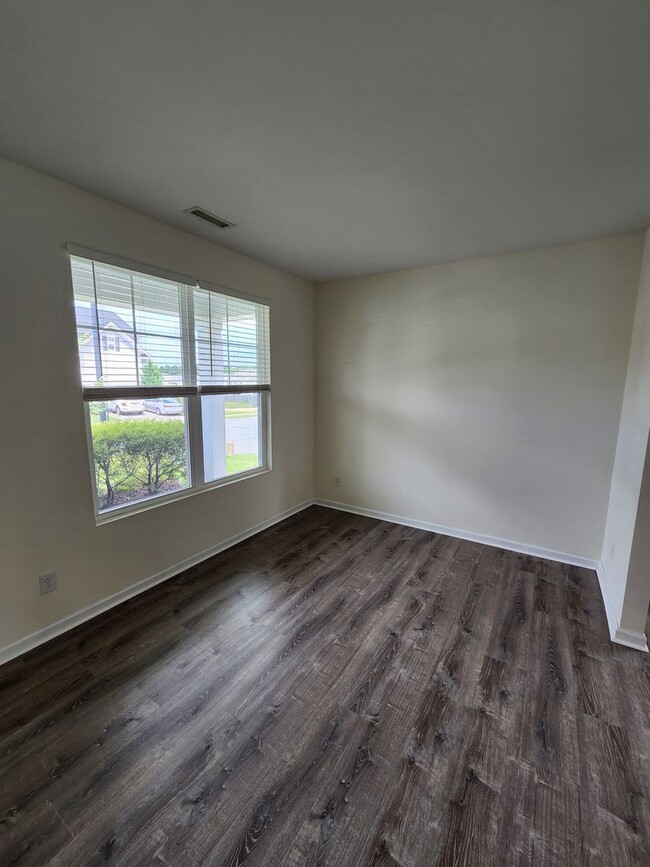Building Photo - 1205 Willowcrest Rd