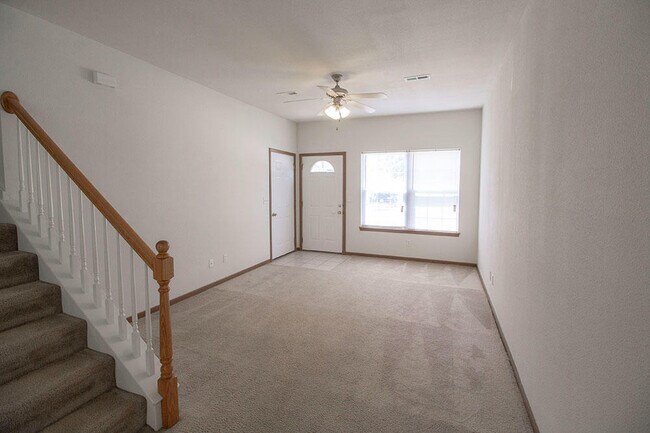 Building Photo - 5000 Derby Ridge Dr
