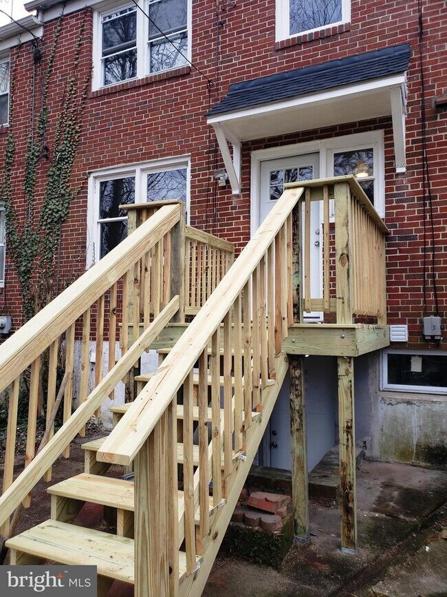 Building Photo - 1028 Evesham Ave