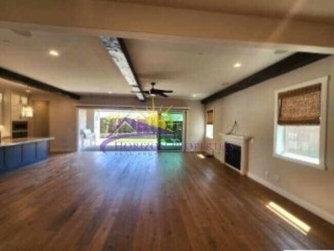 Building Photo - Immaculate Luxury 2 Bed 2.5 Bath 2,012sqft...