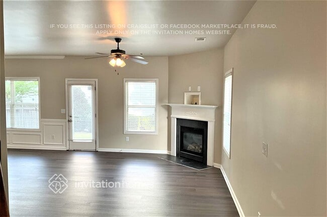 Building Photo - 3887 Lake Manor Way