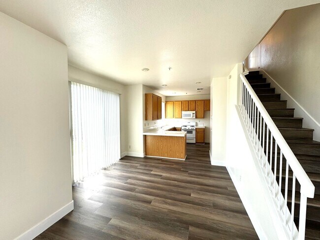 Foto del edificio - Beautiful 3 Bedrooms, 2.5 Baths Single Family Home with Golf Course Views For Lease