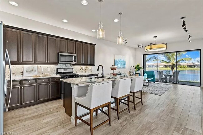 Foto del edificio - 8150 Venetian Pointe Dr