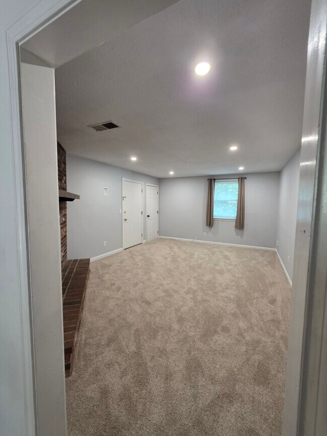Foto del edificio - 13 Meadowbrook Ln