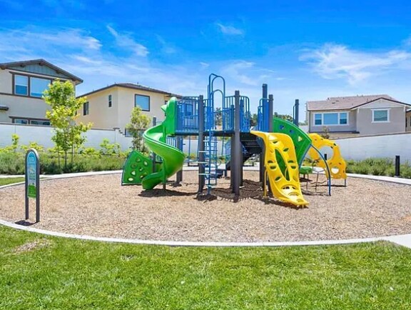 Foto del edificio - 472 Clubhouse Dr