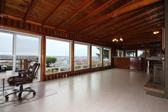 Foto del edificio - Browns Point Home With Amazing Views!