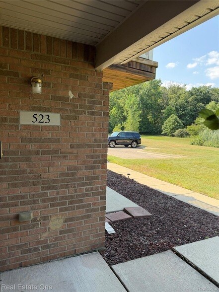 Foto del edificio - 523 Brookfield Dr