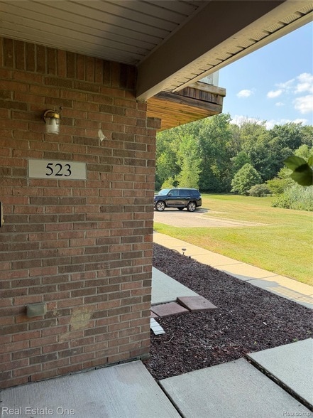 Building Photo - 523 Brookfield Dr