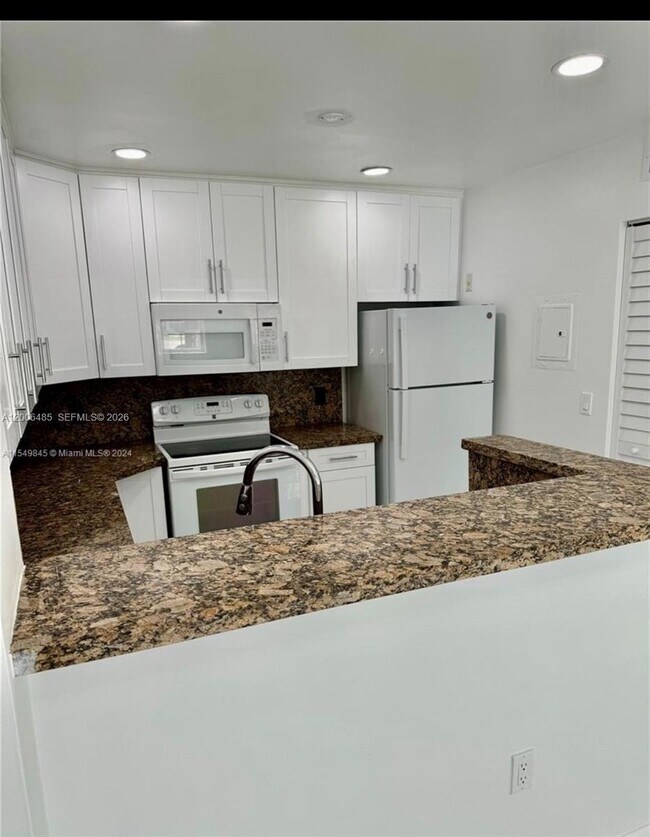 Foto del edificio - 2113 Renaissance Blvd