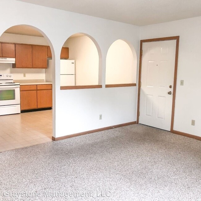 Building Photo - 927 Briar Ln