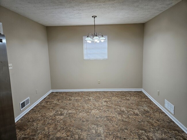 Foto del edificio - Rare 3 bed 2 bath home located in Kennesaw