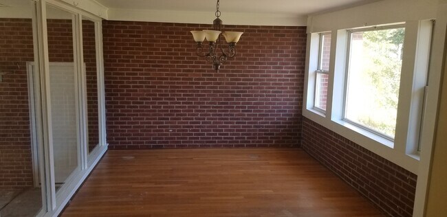 Foto del edificio - 211 Oak Leaf Dr