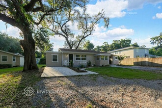 Building Photo - 411 Seffner Valrico Rd