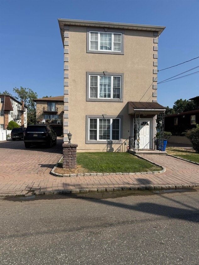 Primary Photo - 1128 Farm Rd