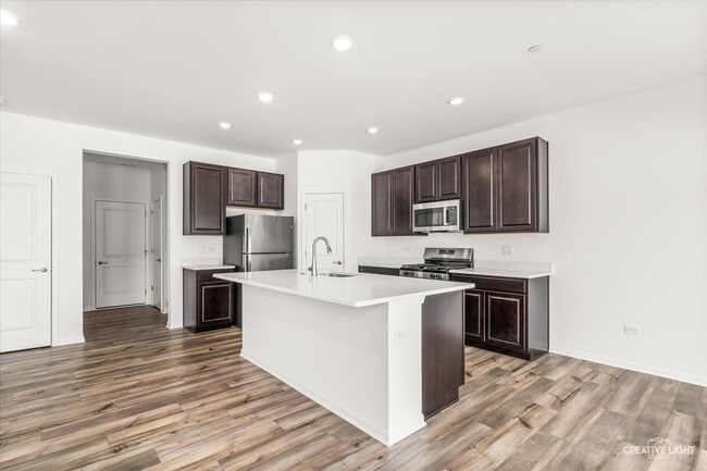 Building Photo - 142 Henderson St