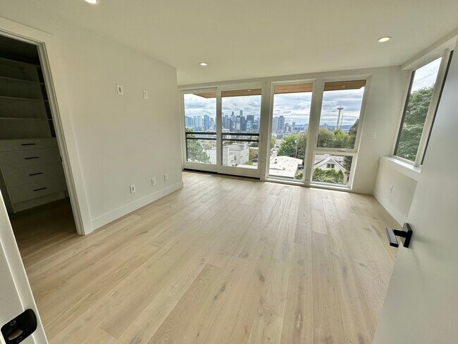 Foto del edificio - Stunning Queen Anne Home - Incredible Views! Available 10/1/2026!