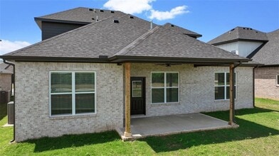 Building Photo - 1221 Mammoth St