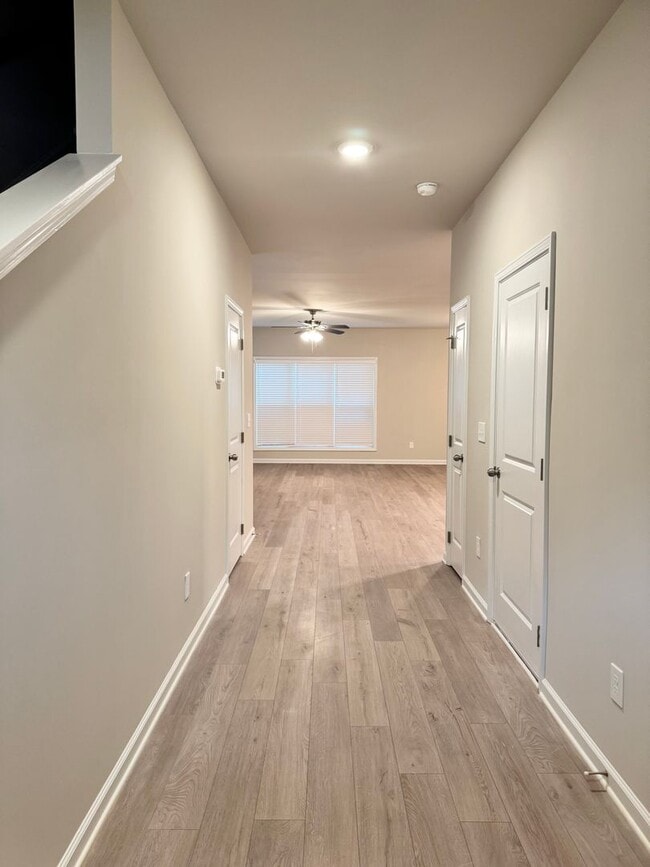 Foto del edificio - McCoy Street Townhomes!