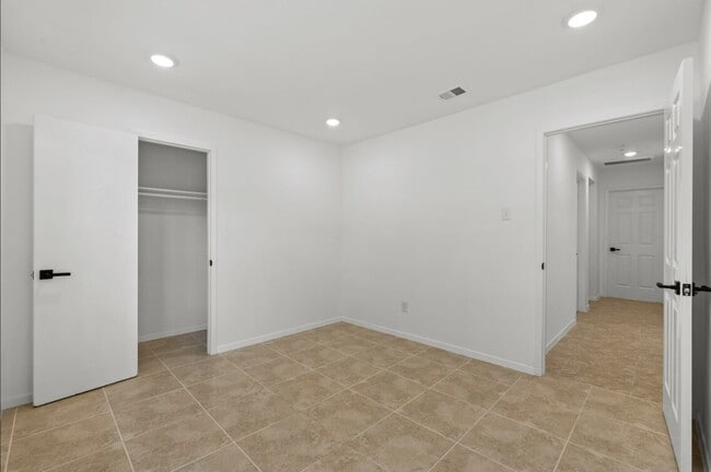 Foto del edificio - 9930 Valley Lake Dr