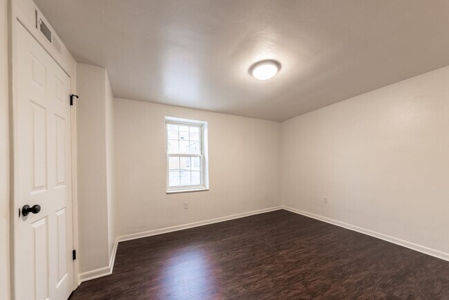 Foto del edificio - 601 E Warrington Ave